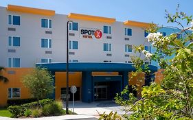 SPOT X Hotel - Orlando
